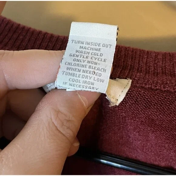 Dockers Sweater Mens XL Red V-Neck Pullover Long Sleeve 100% Acrylic Used - Picture 3 of 5